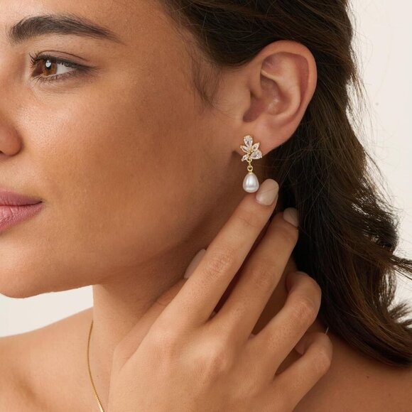 PRTGL Pearl Earrings Trendy 14K Gold Dainty Elegant Pearl Hook Earring for Women - Picture 3 of 6